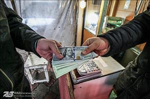 دلار یازده هزار تومانی ارمغان وعده‌ عدم نگرانی دولت به مردم/ بازار سکه و طلا در سایه افزایش قیمت دلار ملتهب شد