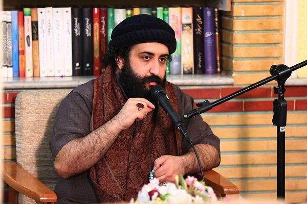 شعر هیأت باید عامیانه باشد ولی در ورطه عوام‌زدگی نیافتد