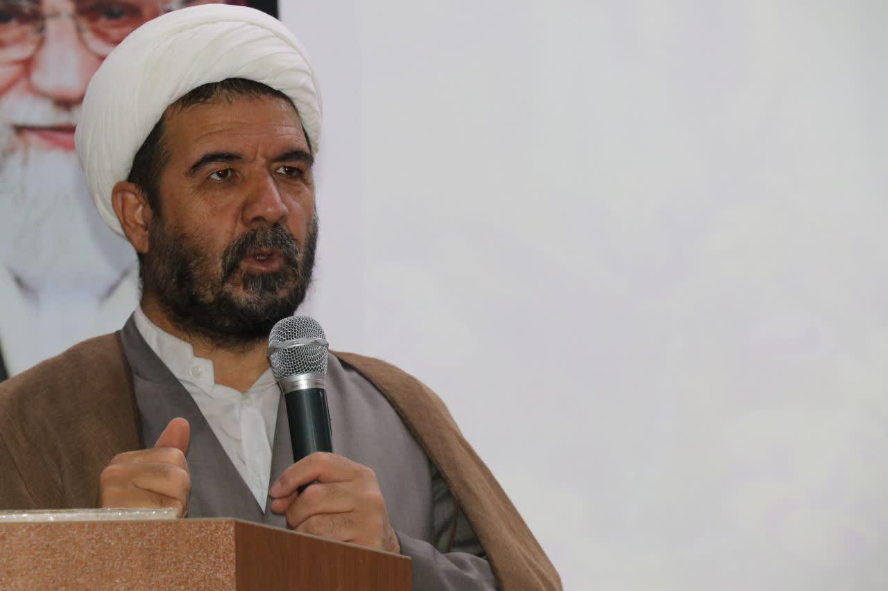 تغذیه عاطفی دختران در خانواده، ضامن سلامت روان آنان/  عدم توجه به الگوسازی برای جوانان، عامل بحران هویتی