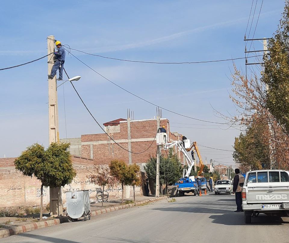 شبکه برق ۷ روستای شهرستان بناب تا پایان سال جاری، بهسازی می گردد
