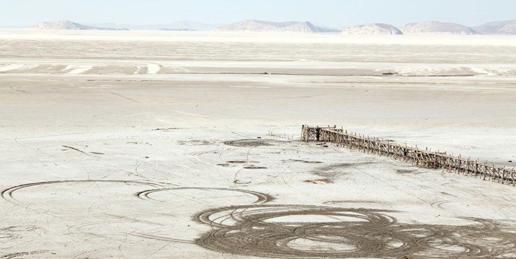 تهدید طوفان نمکی در نتیجه بحران خشک شدن دریاچه ارومیه/ مصرف ۲.۱ میلیارد مترمکعب آب در آذربایجان‌شرقی