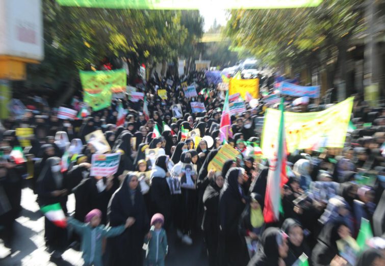 خروش دانش آموزان و مردم بناب در راهپیمایی ۱۳ آبان