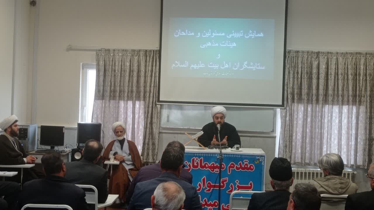 همایش جهاد تبیین مداحان و مسئولان هیأت های مذهبی در بناب برگزار شد