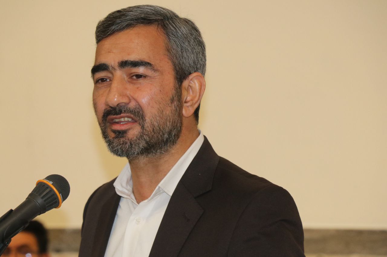 بانکها در پرداخت وام پدر مردم را درآورده اند/ بازنشستگان از کمترین خدمات محروم هستند