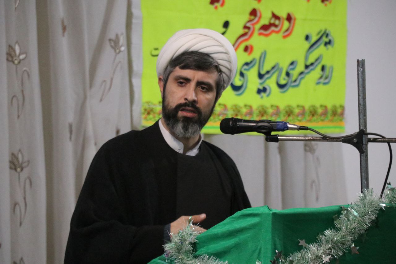 مراسم گرامیداشت دهه فجر در روستای چلقایی برگزار شد/ حجت الاسلام طالبی: ولایت فقیه ضامن استقلال کشور است