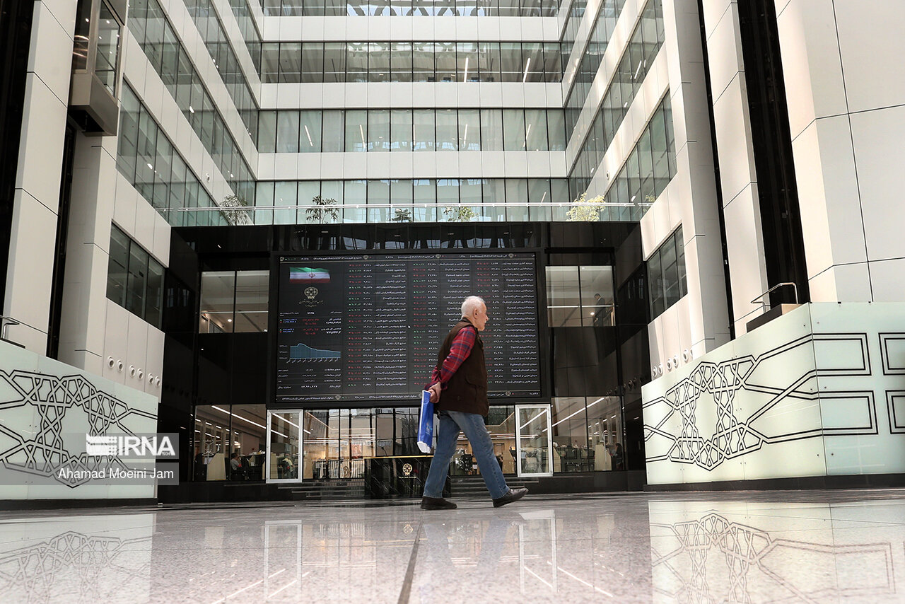 تصمیم جدید ارزی دولت خبری بد برای رانتخواران است/ اقدام بانک مرکزی، زمینه‌ساز رشد تولید