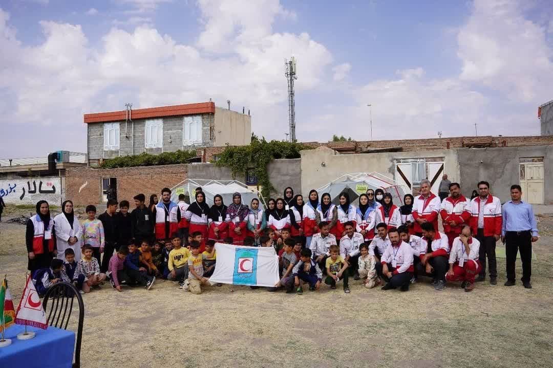 برپایی سومین کاروان سلامت ۱۴۰۳ هلال احمر شهرستان بناب در منطقه دیزج