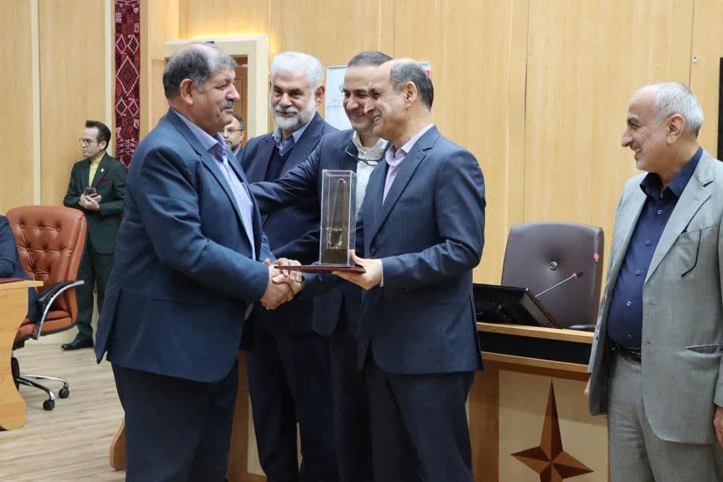 کارخانه فولاد آناهیتای رشت با مالکیت یک بنابی واحد نمونه استان گیلان شد