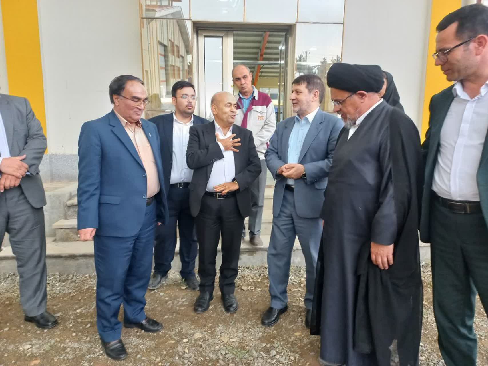 بازدید نماینده مردم شریف آذربایجان شرقی در مجلس خبرگان رهبری از مجموعه کارخانجات اطهر بافت