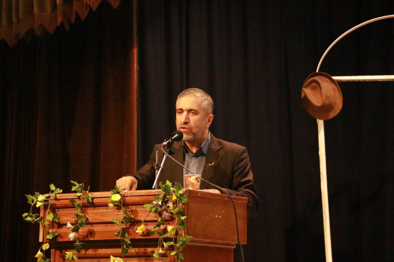 هنر تئاتر باید مشکلات روز جامعه را به نمایش بگذارد/ضرورت توجه بیشتر به موضوع پژوهش در هنر تئاتر