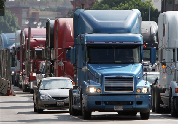 مشکلات کامیونداران هر روز بیشتر از دیروز/ دلار قیمت لوازم یدکی و دستمزد را تعیین میکند نه دولت