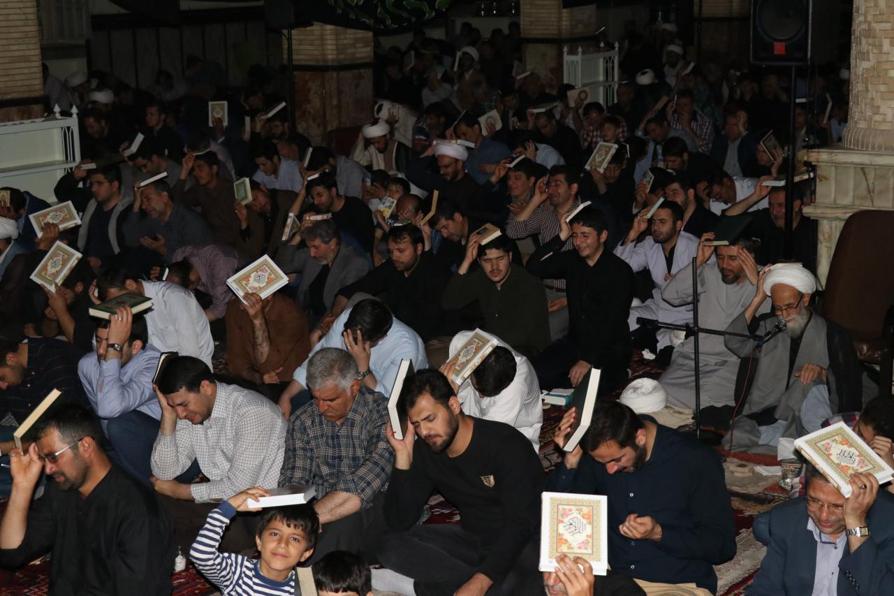 مراسم نخستین شب از لیالی قدر در مصلی اعظم شهرستان بناب برگزار شد+ تصاویر