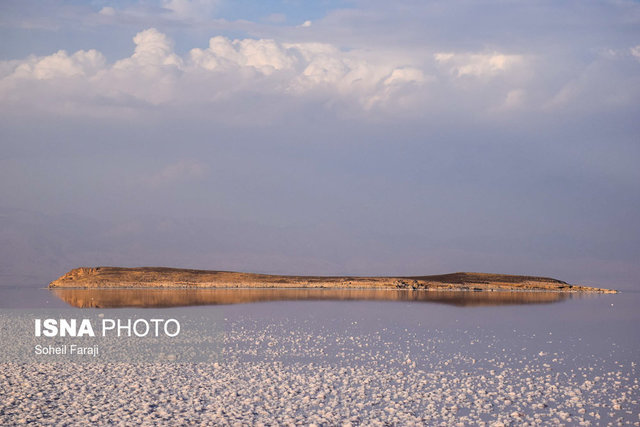 نگاه سیاسی به دریاچه ارومیه باعث مرگ آن می‌شود