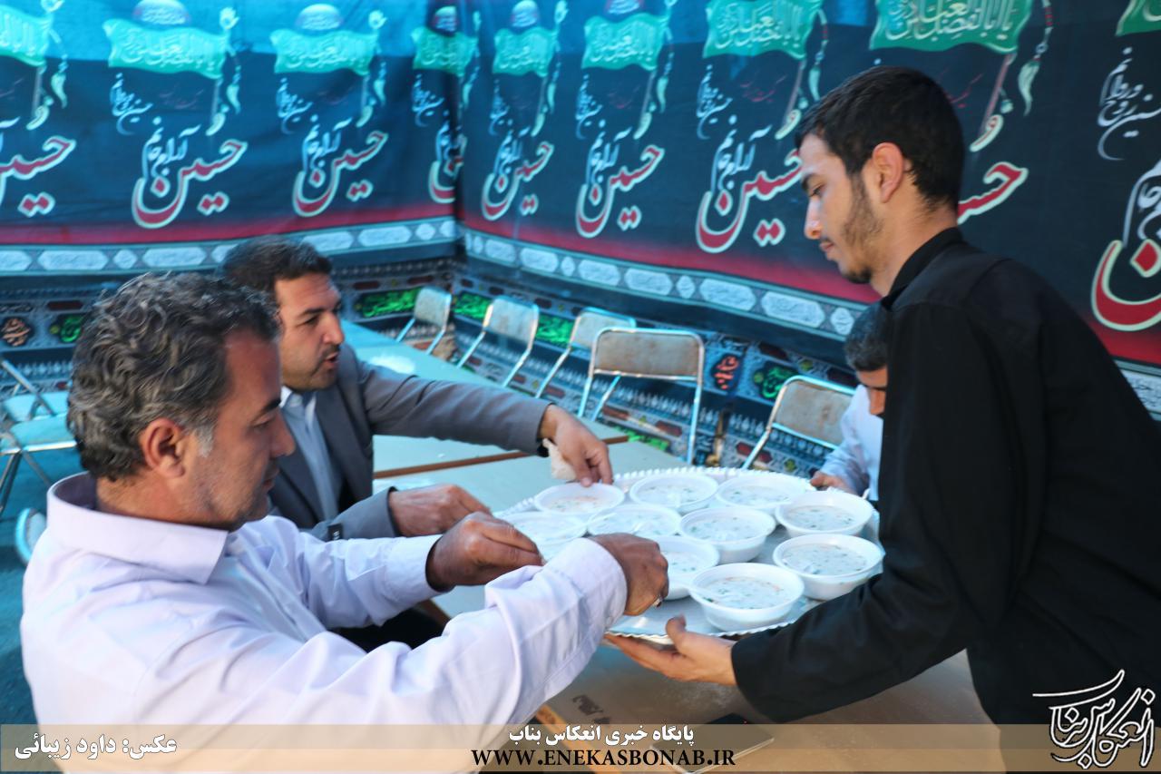 اطعام بیش از ۲ هزار زائر اربعین حسینی در شهرستان بناب+ تصاویر