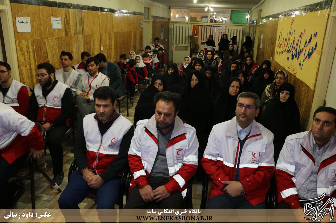 جشن روز جهانی داوطلبان جمعیت هلال احمر در شهرستان بناب برگزار شد+ تصاویر