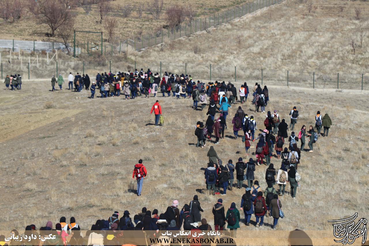 همایش بزرگ کوهپیمایی ۲ هزار نفری دانش آموزان دختر مدارس شهرستان بناب برگزار شد+ تصاویر
