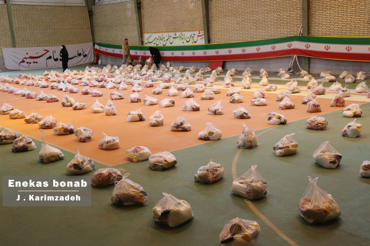 اهدای ۷۰۰ بسته معیشتی به نیازمندان در قالب طرح شهید سلیمانی+تصاویر