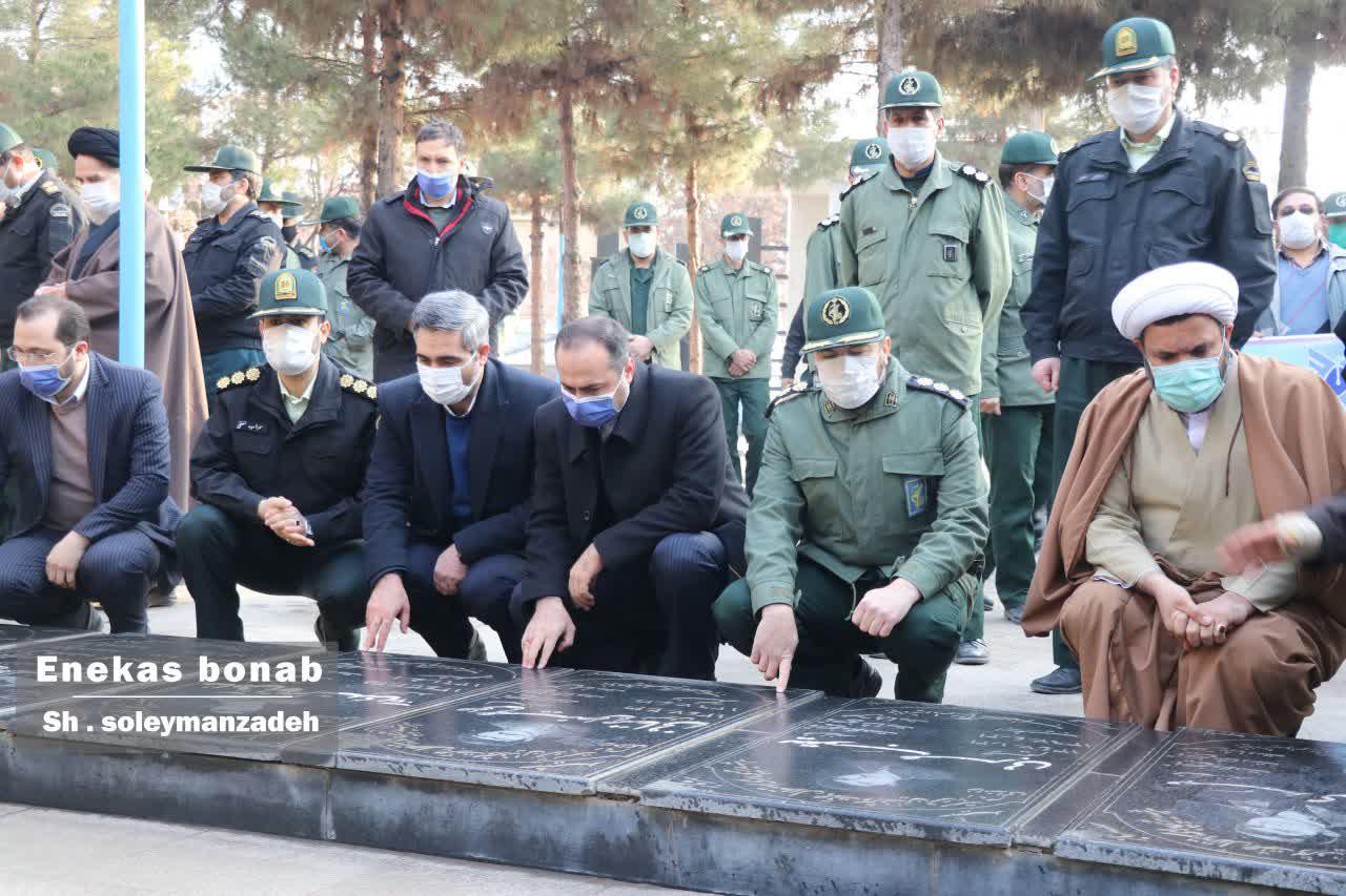 مزار شهدای گلگون کفن بناب غبار روبی و عطر افشانی شد+ تصاویر