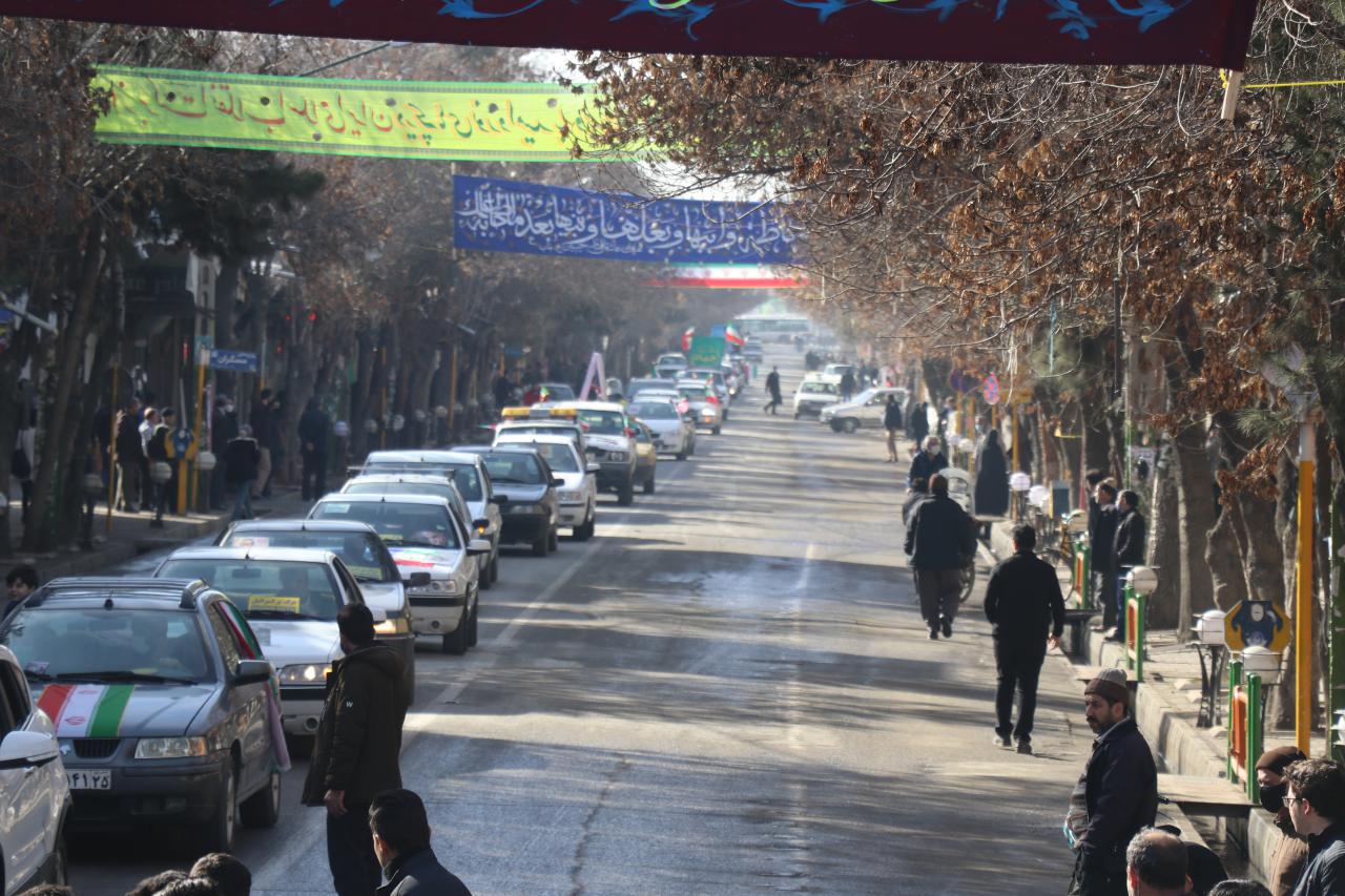 حضور پرشور مردم بناب به صورت خودرویی و موتوری در راهپیمایی ۲۲ بهمن+ تصاویر