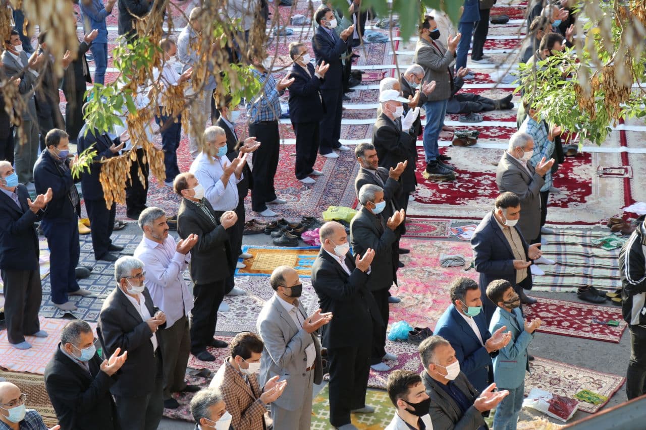 نماز عید سعید فطر با رعایت فاصله گذاری اجتماعی در بناب برگزار شد+ تصاویر