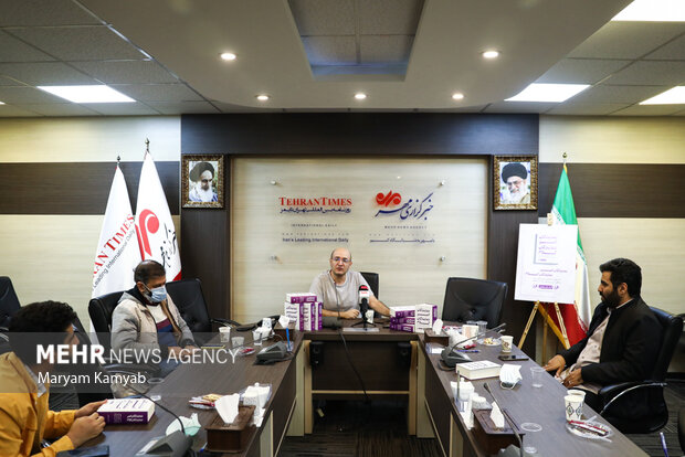 اسطورهزدایی از ساحت انقلابی و اعتراضی کانون نویسندگان ایران