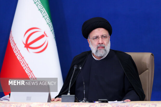 رئیسی با خانواده مرحومه «مهسا امینی» گفتگو کرد