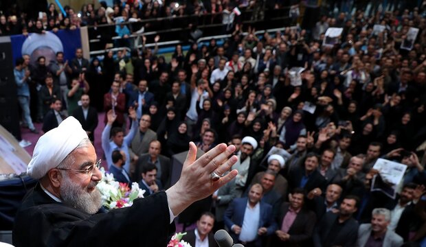 دوربرگردان اصلاحطلبان به سمت روحانی/ حمایت از «هیچ»!