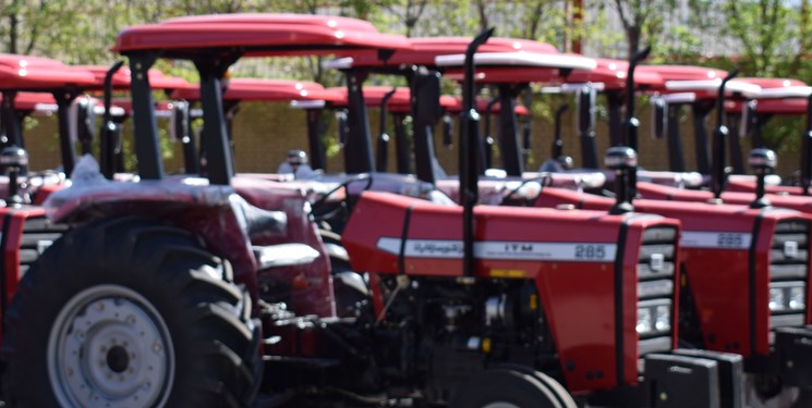 کشاورزان منتظر کاهش قیمت تراکتور در بازار آزاد باشند