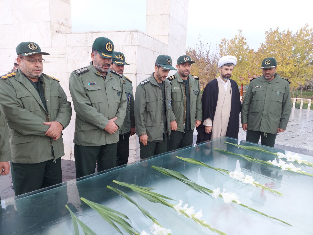 ادای احترام فرمانده جدید سپاه ناحیه بناب به مقام شامخ شهدای گمنام بناب