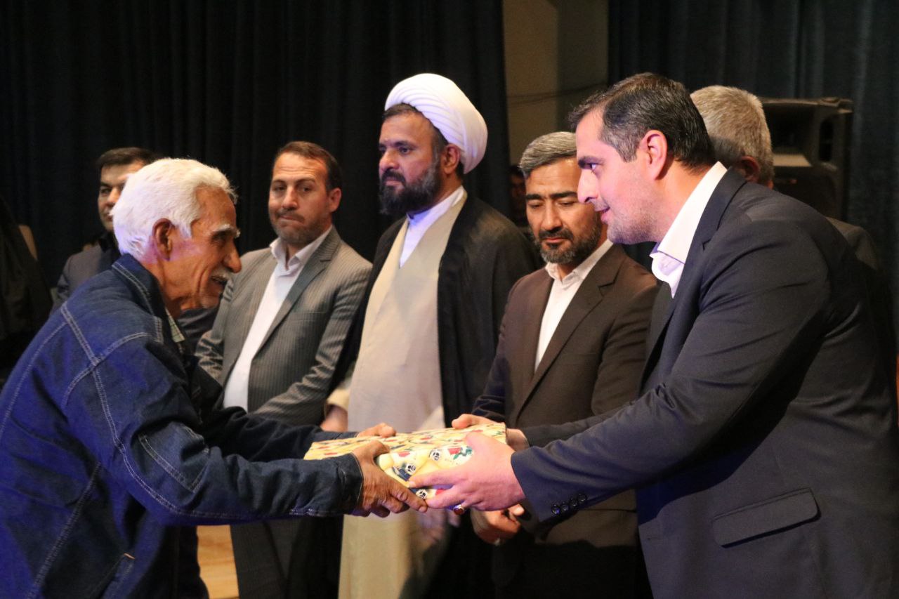 برگزاری مراسم بزرگداشت روز کار و کارگر در شهرستان بناب/ فرماندار بناب: امنیت اقتصادی کشور به دستان پر توان کارگران گره خورده است