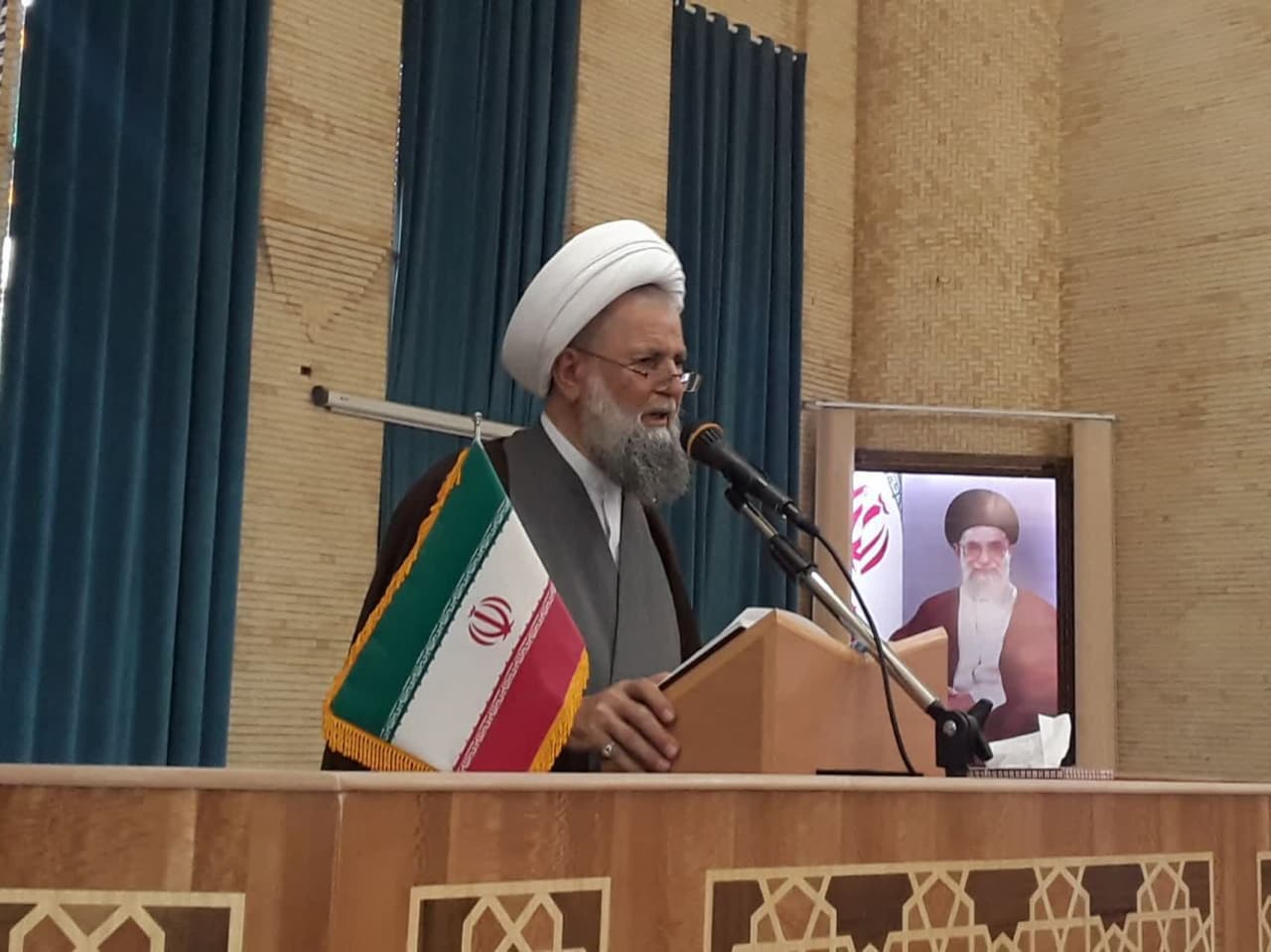 بکارگیری اندیشههای امام امت برای اداره امور کشور و نظام راهگشاست/ لزوم توجه دولت به مشکلات آب شرب و زیست محیطی شهرستان بناب