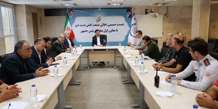 مخبر: کارگاههای تولیدی کفش دستدوز به شهرکهای صنعتی منتقل میشوند