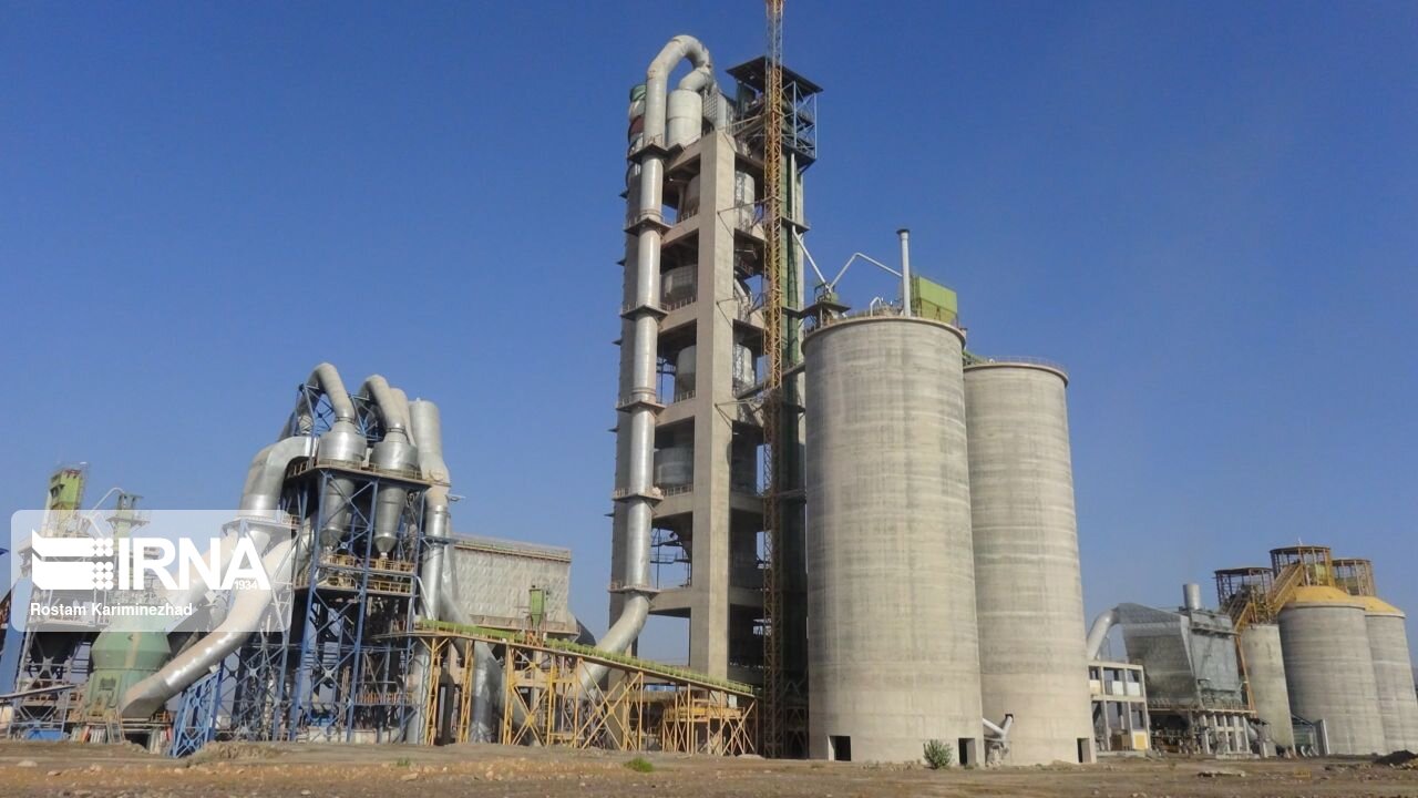 وزیر نیرو: صنایع سیمان نیروگاه خودتامین احداث کنند