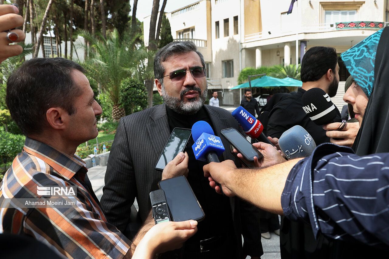 وزیر فرهنگ: در حوزه عفاف و حجاب جدی هستیم/ بیحرمتی خط قرمز ماست