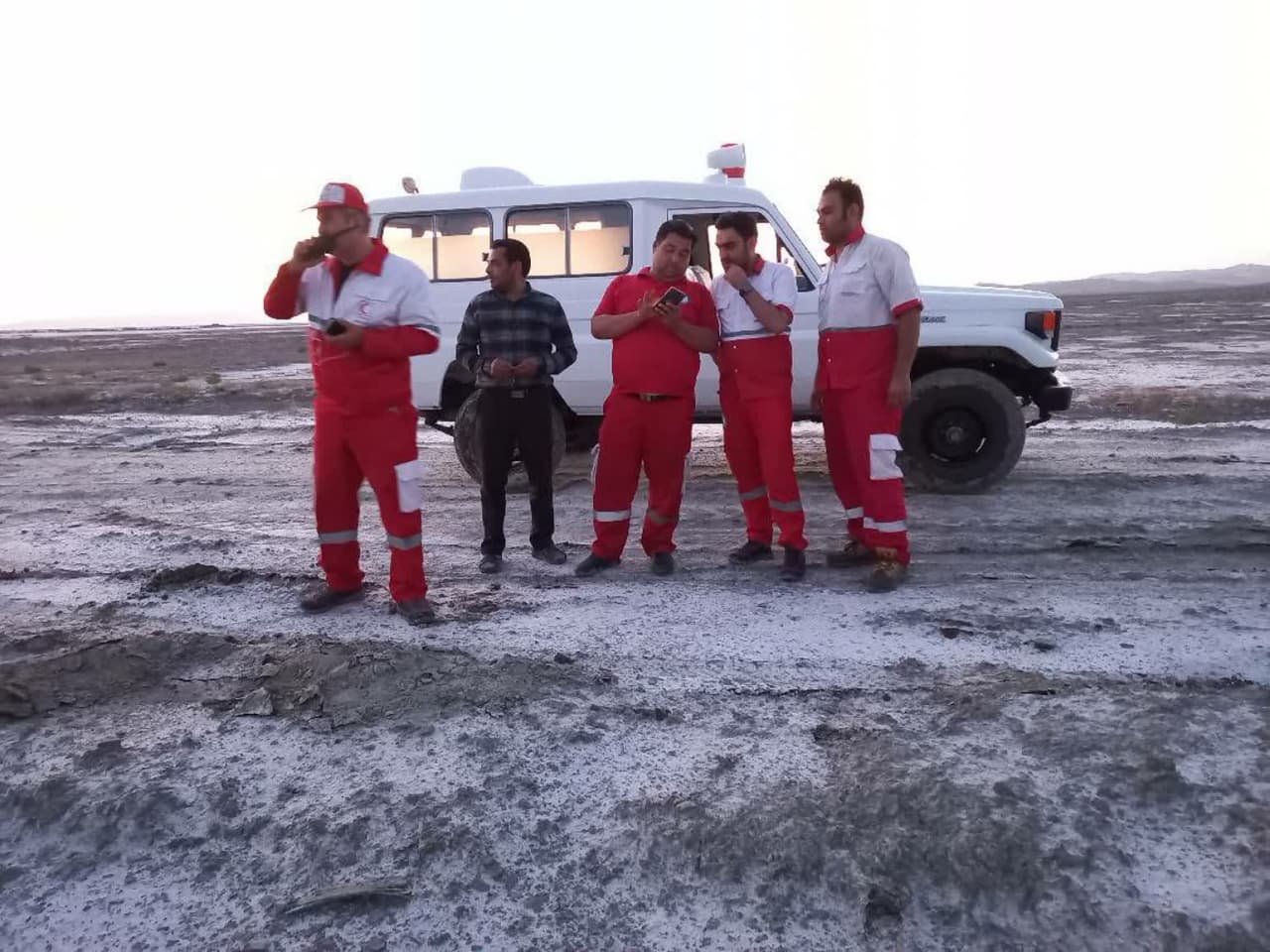 نجات فرد مفقود شده در دریاچه اورمیه توسط نیروهای هلال احمر شهرستان بناب