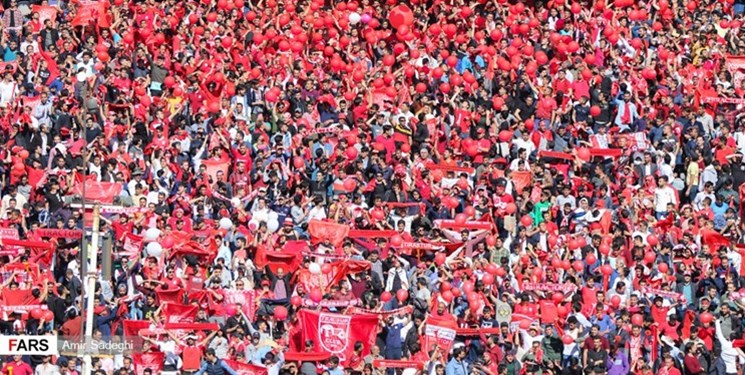 پرتماشاگرترین بازیهای تراکتور با پرسپولیس در یادگار امام (ره) تبریز