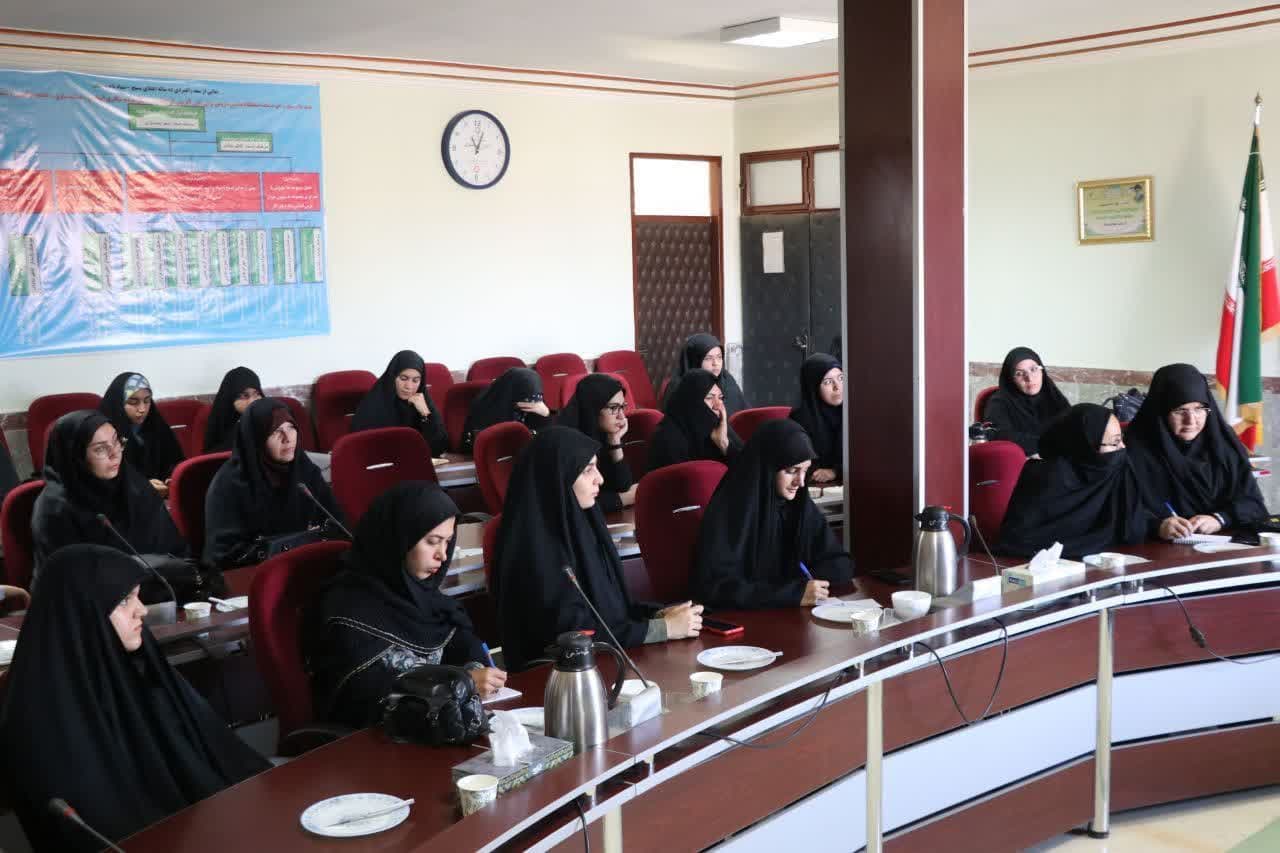 فعالان گردان سایبری بسیج خواهران تجلیل شدند/فضای مجازی یک جنگ بیصدا است