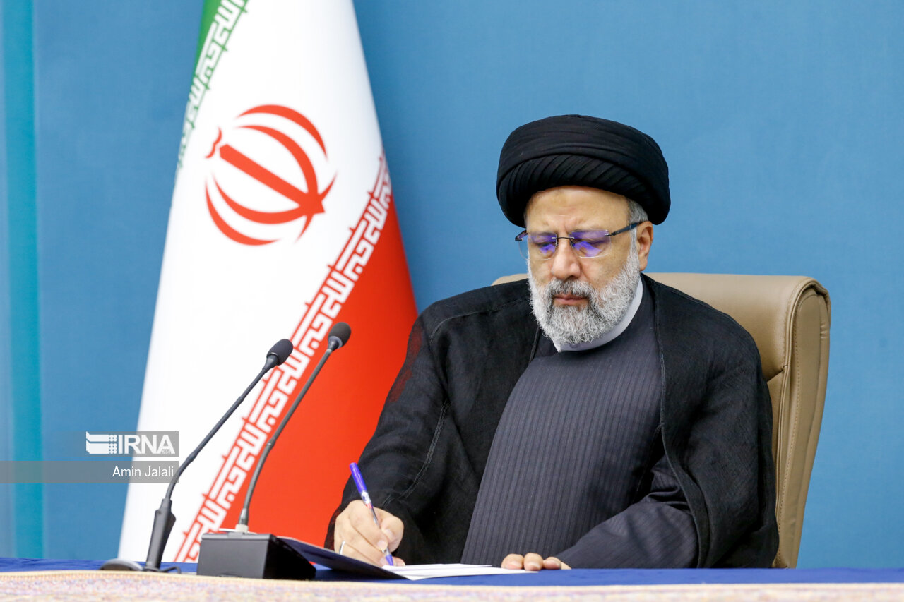 پیام تبریک رئیسی درپی انتصاب روسای بنیاد مستضعفان و ستاد اجرایی فرمان امام(ره)