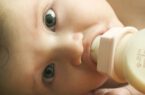 سهم هر نوزاد زیر ۲ سال ۲۰ قوطی شیرخشک در ماه