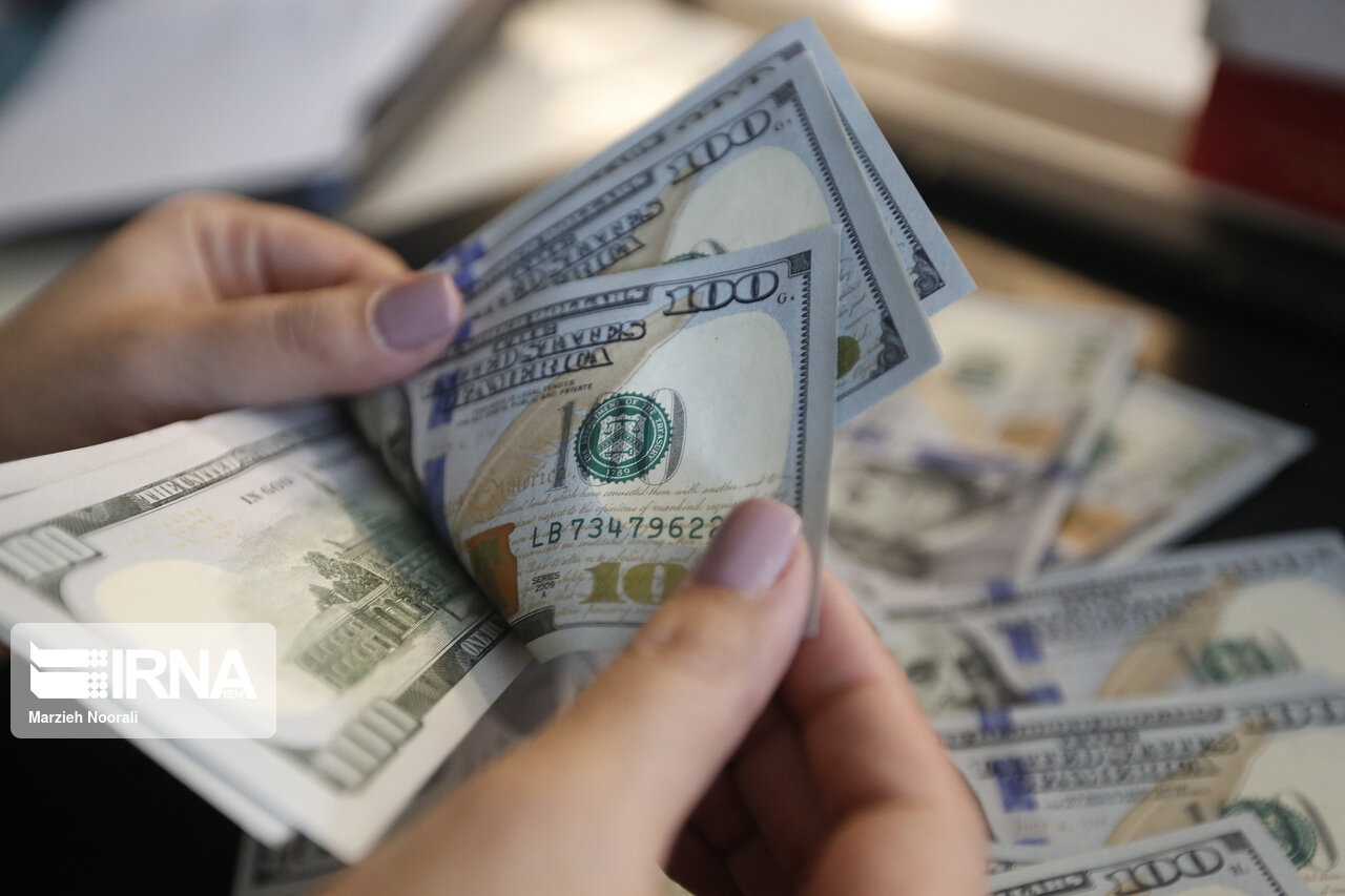 سیاست دولت، تداوم آرامش و ثبات در بازار ارز است/ تاثیر مثبت لایحه بودجه ۱۴۰۳ بر بورس