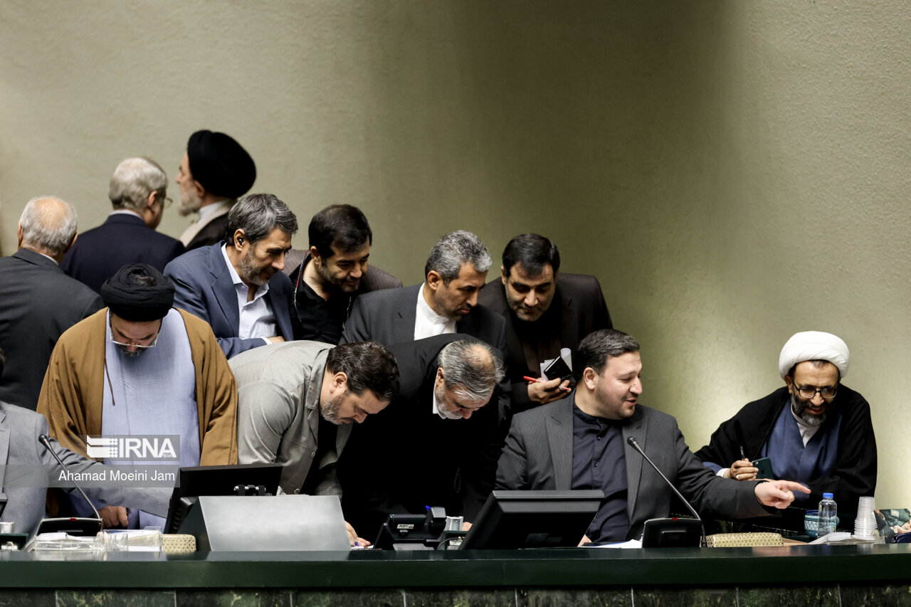 نشست مشترک دولت و مجلس غیر علنی شد