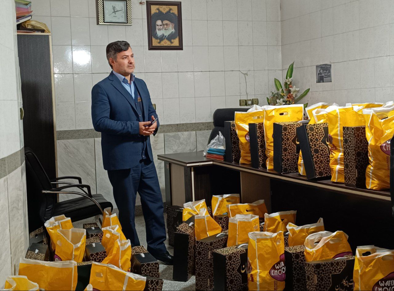 اهدای ۱۴۰ بسته یلدایی به خانواده های زندانی