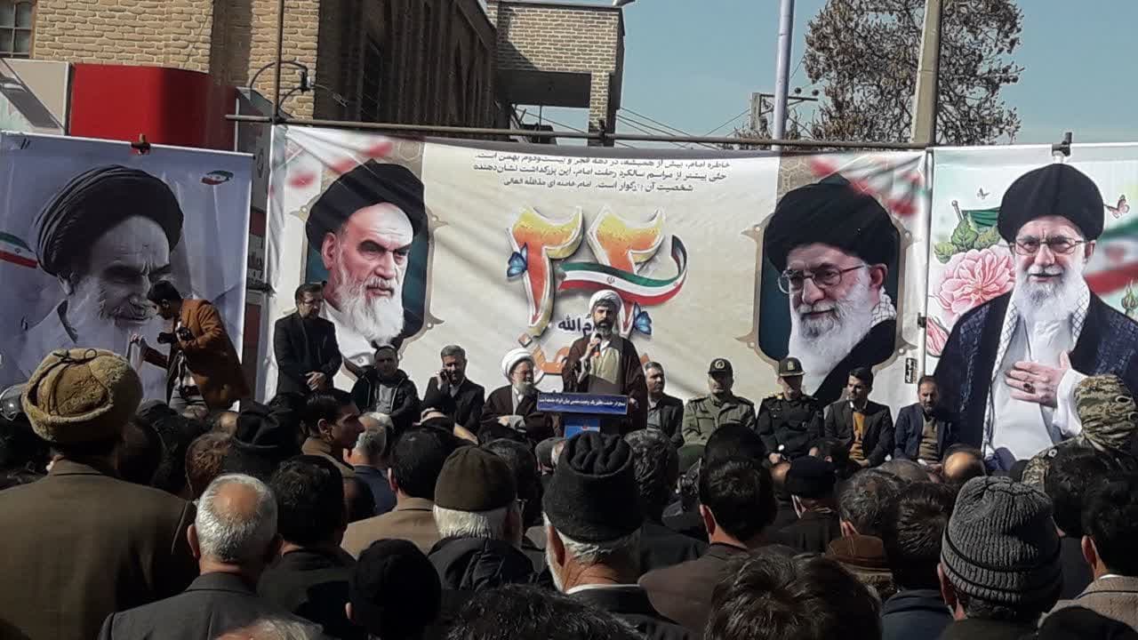 مردم بناب با حضور پرشور خود در راهپیمایی ۲۲ بهمن جواب دندان شکنی به استکبار جهانی دادند