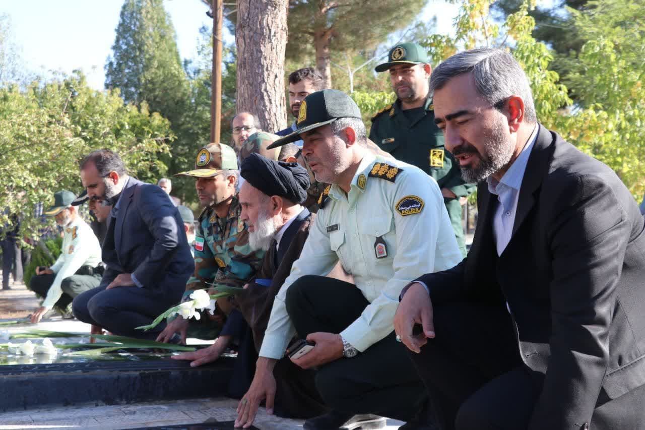 مزار شهدای گلشن بابالار در بناب غبارروبی و عطرافشانی شد