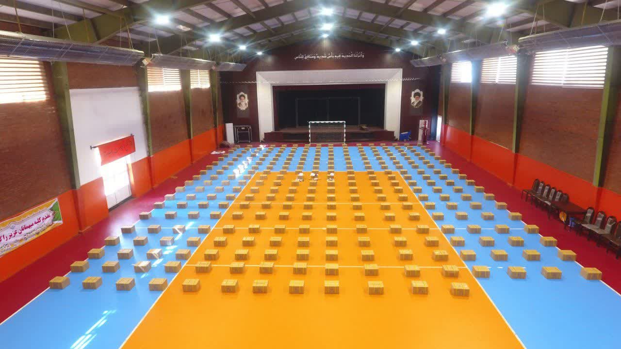 توزیع بسته های مواد غذایی بین مستمندان توسط مجتمع فولاد صنعت بناب