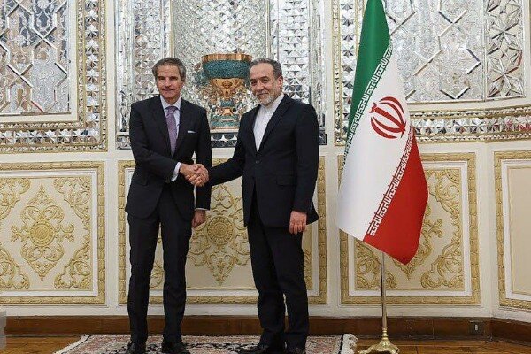 عراقچی: آژانس در برابر ایران مواضع شفاف داشته باشد