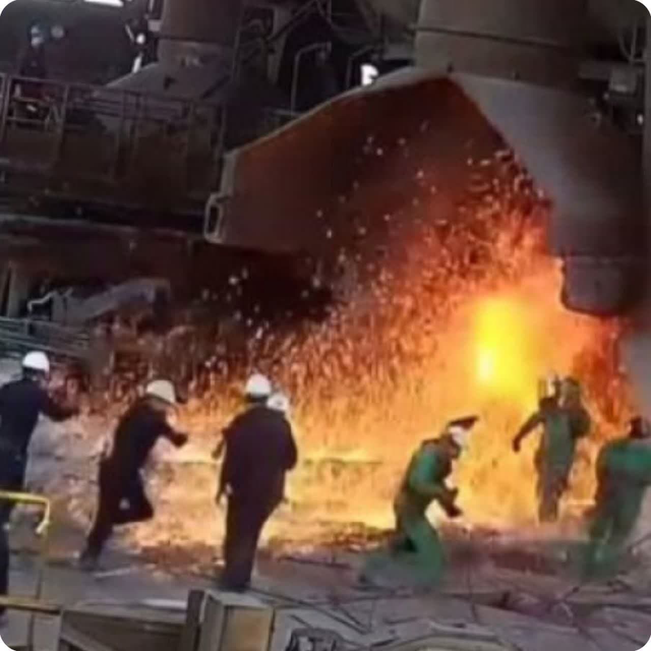 فوت یک کارگر در اثر ریزش آوار و مواد مذاب