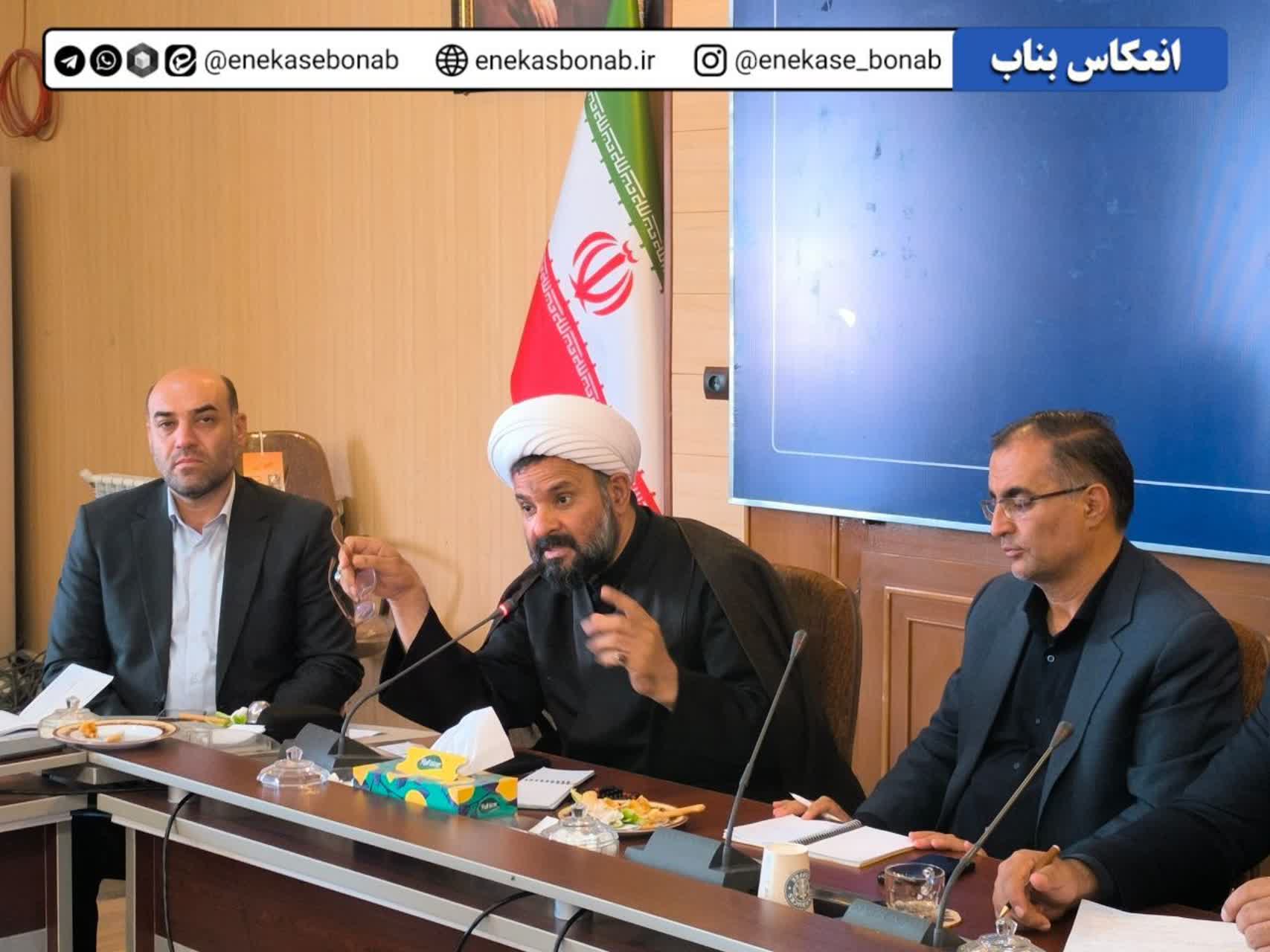 جلسه بررسی مشکلات روستاهای بناب برگزار شد/ تجلیل از دهیاران شهرستان