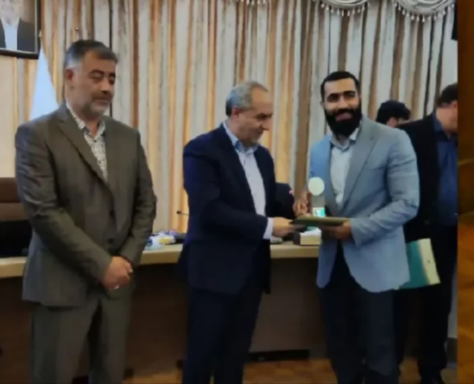 کسب مقام دوم جشنواره جوان پلاس توسط جوان بنابی در عرصه ورزش