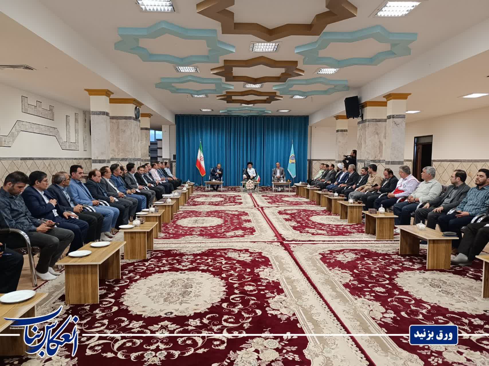 کلید حل مشکلات اقتصادی حمایت از تولید ملی است/قوانین باید به نفع مردم تبیین و اجرا شوند